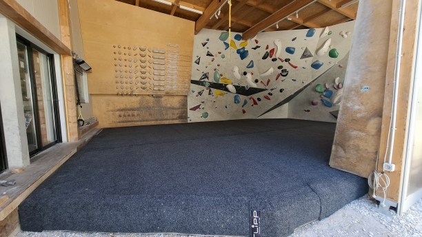 Mono by Athens Climbing Project
