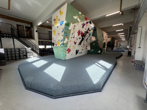 Klim- en Boulderhal Sendmast